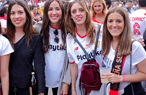 Sevilla a ženská móda Když fotbalový dres ožívá v ženském stylu
