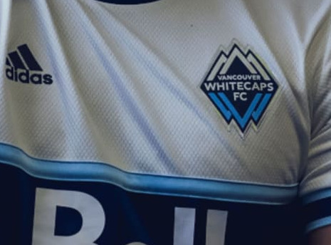 Od tréninku k ulici Jak nosit dres Vancouver Whitecaps stylově